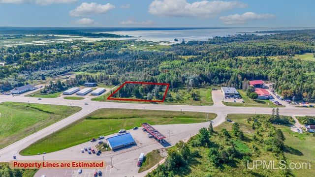 7683 Us2 Highway, Rapid River, MI 49878