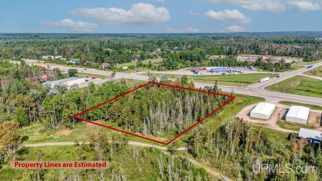 7683 Us2 Highway, Rapid River, MI 49878