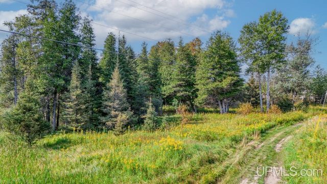 7683 Us2 Highway, Rapid River, MI 49878