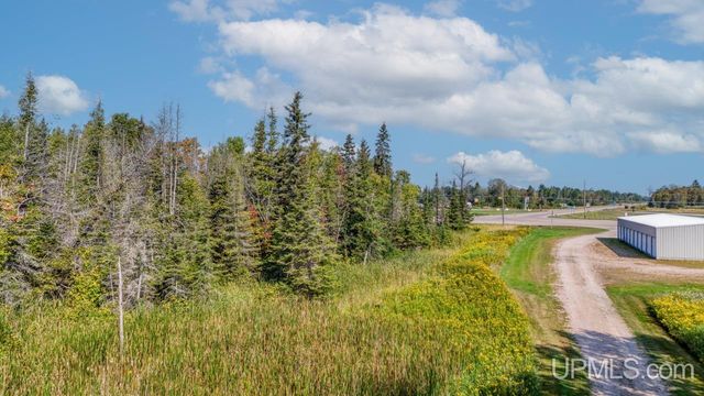 7683 Us2 Highway, Rapid River, MI 49878