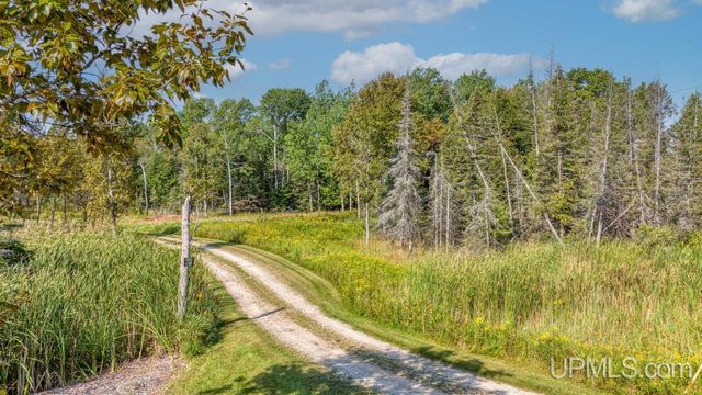 7683 Us2 Highway, Rapid River, MI 49878