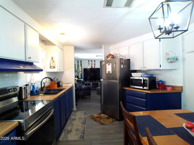 608 E QUEEN CREEK Court, Queen Valley, AZ 85118