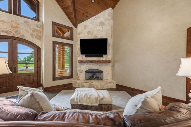 654 Navasota Ridge, Navasota, TX 77868