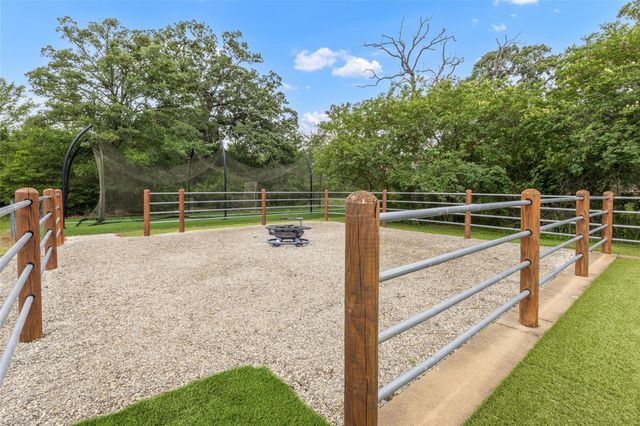 654 Navasota Ridge, Navasota, TX 77868