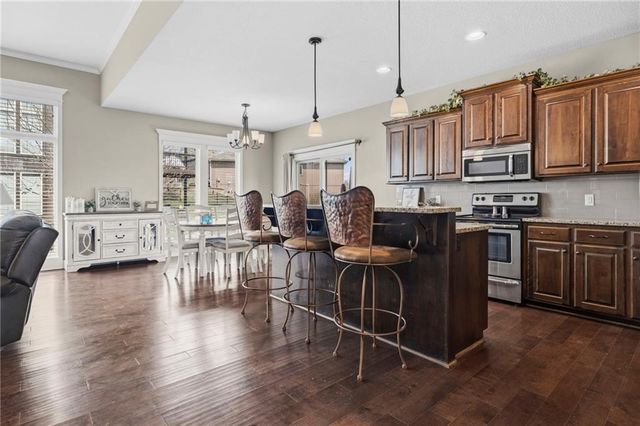 1021 SE Carmine Court, Blue Springs, MO 64014