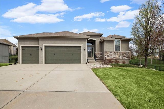 1021 SE Carmine Court, Blue Springs, MO 64014