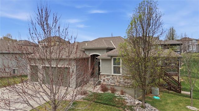 1021 SE Carmine Court, Blue Springs, MO 64014