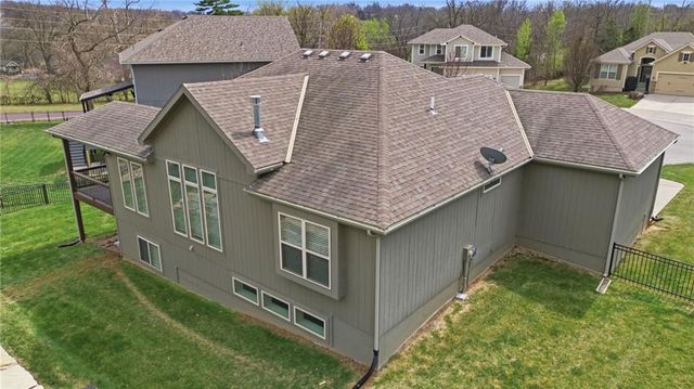 1021 SE Carmine Court, Blue Springs, MO 64014