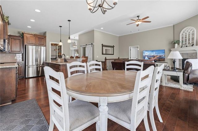 1021 SE Carmine Court, Blue Springs, MO 64014