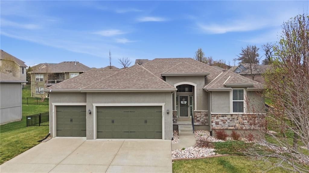 1021 SE Carmine Court, Blue Springs, MO 64014