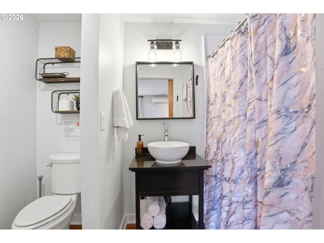 1101 E 33RD Pl, Vancouver, WA 98661