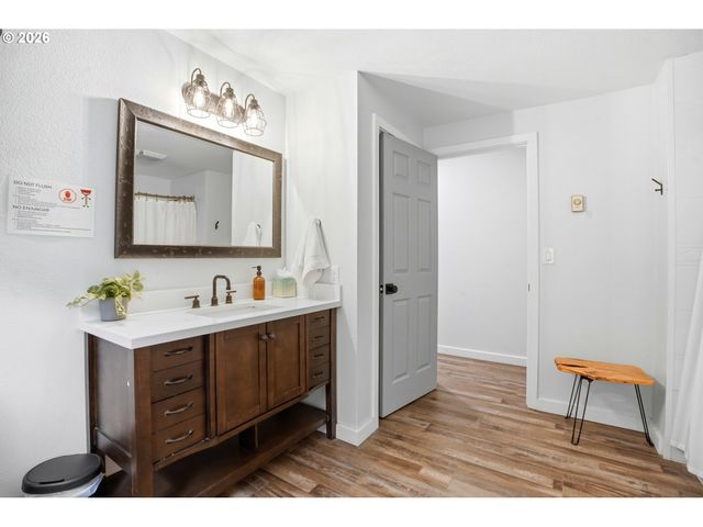 1101 E 33RD Pl, Vancouver, WA 98661