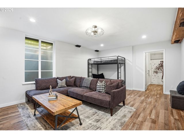 1101 E 33RD Pl, Vancouver, WA 98661