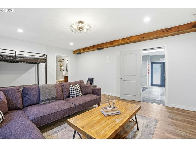 1101 E 33RD Pl, Vancouver, WA 98661