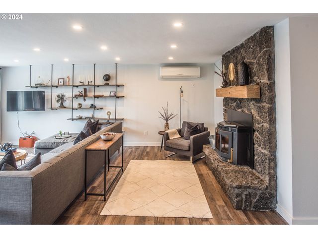 1101 E 33RD Pl, Vancouver, WA 98661