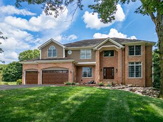 25549 N Broken Bow Pass, Barrington, IL 60010