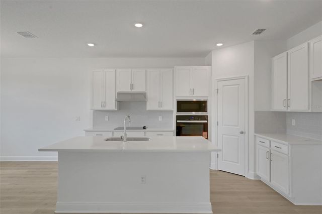752 SUNSHOWER DRIVE, Lady Lake, FL 32159