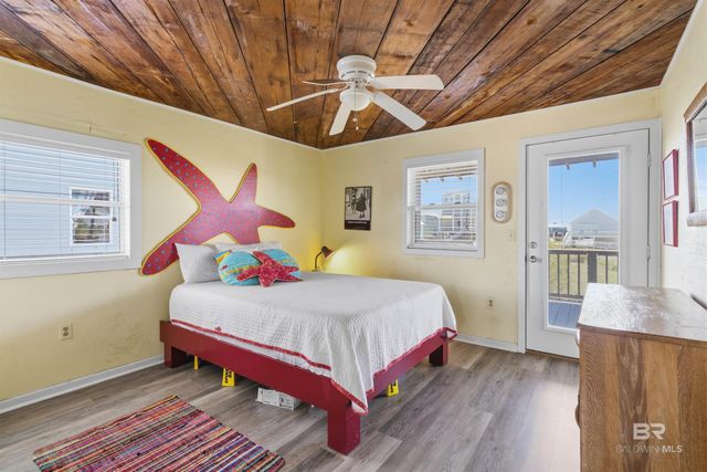 1425 W Lagoon Avenue, Gulf Shores, AL 36542