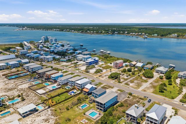 1425 W Lagoon Avenue, Gulf Shores, AL 36542
