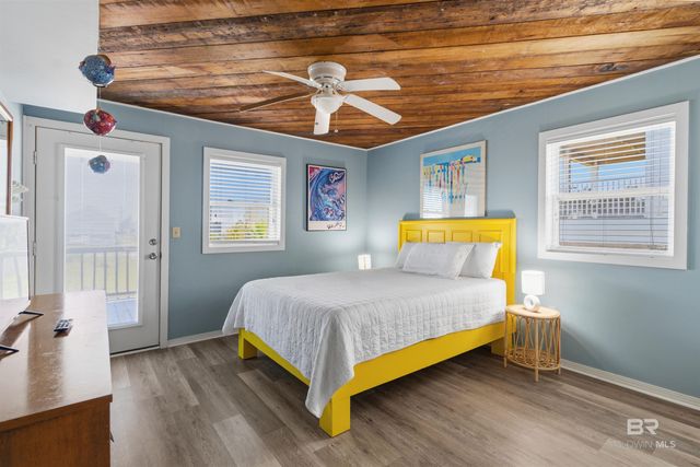 1425 W Lagoon Avenue, Gulf Shores, AL 36542