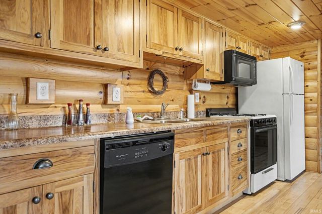 13288 Vistula Drive, Bristol, IN 46507