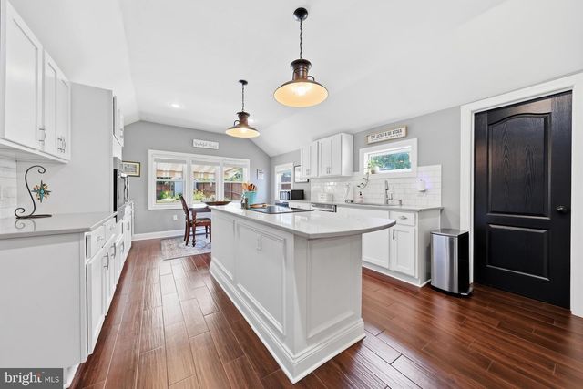 21 MAIN ST, Walkersville, MD 21793