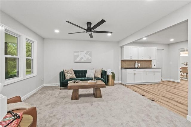 28414 S State Route Dd Highway, Harrisonville, MO 64701
