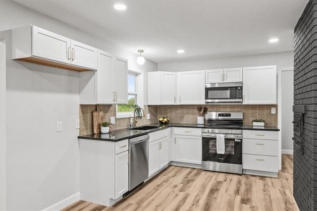 28414 S State Route Dd Highway, Harrisonville, MO 64701