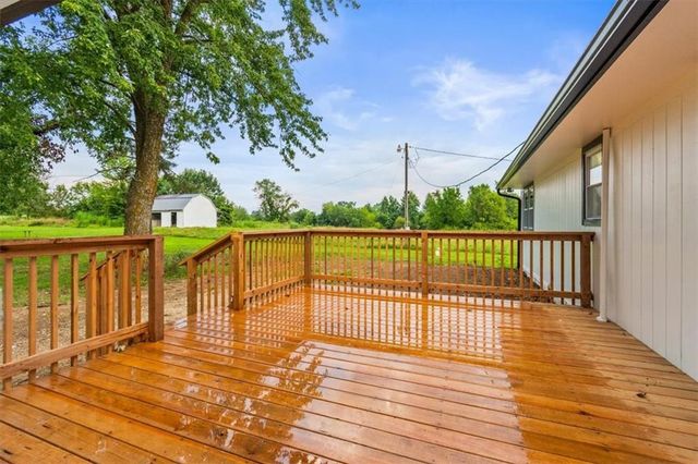 28414 S State Route Dd Highway, Harrisonville, MO 64701