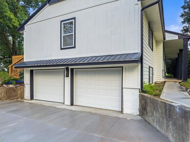 28414 S State Route Dd Highway, Harrisonville, MO 64701