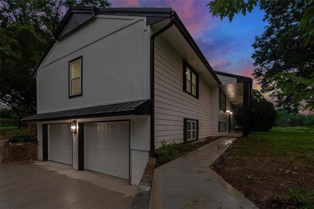 28414 S State Route Dd Highway, Harrisonville, MO 64701