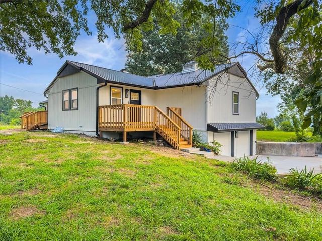 28414 S State Route Dd Highway, Harrisonville, MO 64701