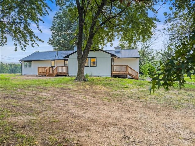 28414 S State Route Dd Highway, Harrisonville, MO 64701