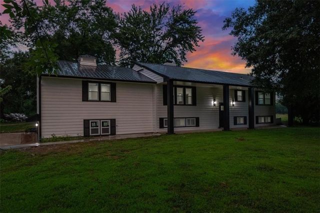 28414 S State Route Dd Highway, Harrisonville, MO 64701