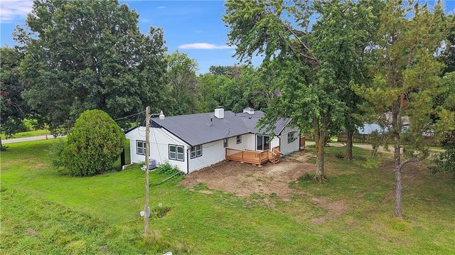 28414 S State Route Dd Highway, Harrisonville, MO 64701