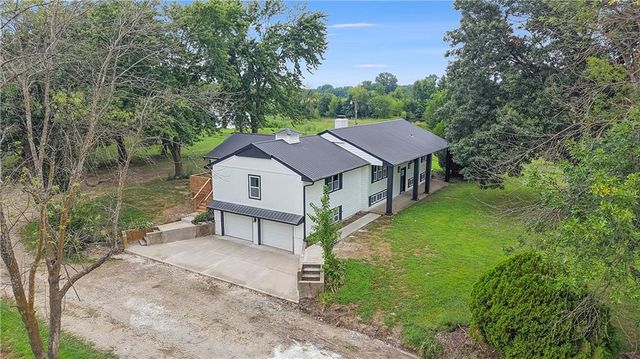 28414 S State Route Dd Highway, Harrisonville, MO 64701