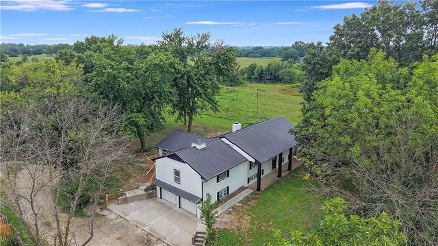 28414 S State Route Dd Highway, Harrisonville, MO 64701