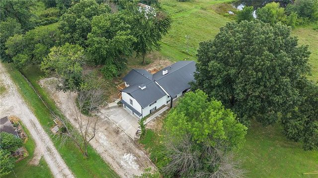 28414 S State Route Dd Highway, Harrisonville, MO 64701
