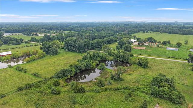28414 S State Route Dd Highway, Harrisonville, MO 64701
