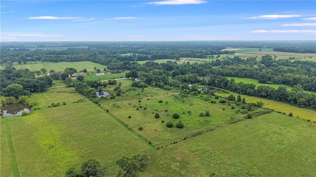 28414 S State Route Dd Highway, Harrisonville, MO 64701