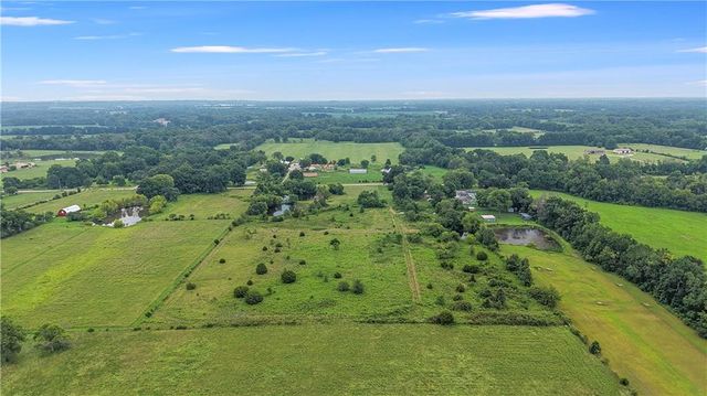 28414 S State Route Dd Highway, Harrisonville, MO 64701