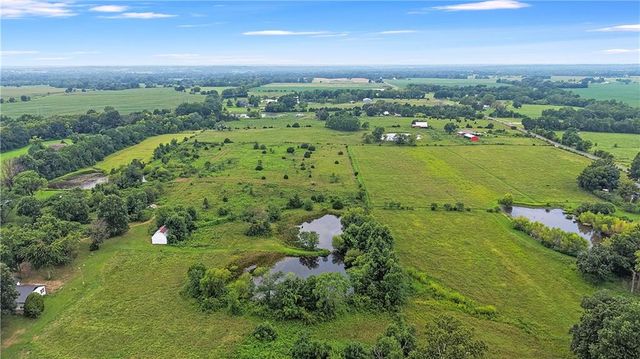 28414 S State Route Dd Highway, Harrisonville, MO 64701
