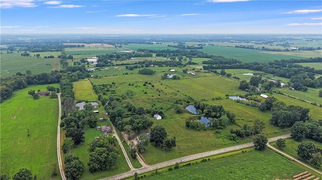 28414 S State Route Dd Highway, Harrisonville, MO 64701