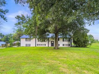 28414 S State Route Dd Highway, Harrisonville, MO 64701