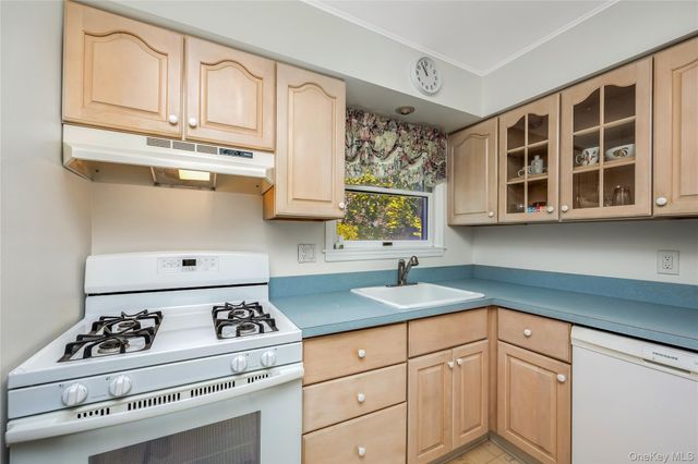 142 Elkton Lane, North Babylon, NY 11703