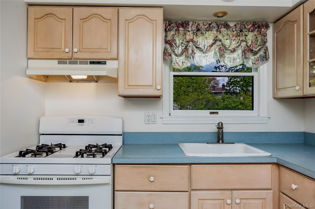 142 Elkton Lane, North Babylon, NY 11703