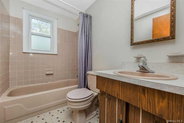 142 Elkton Lane, North Babylon, NY 11703