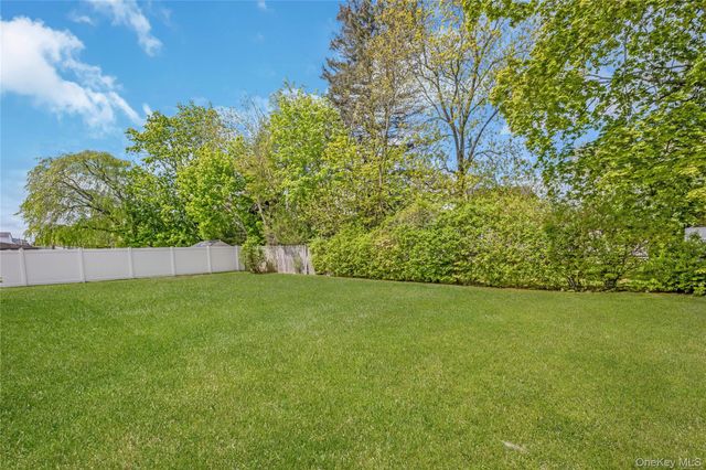 142 Elkton Lane, North Babylon, NY 11703