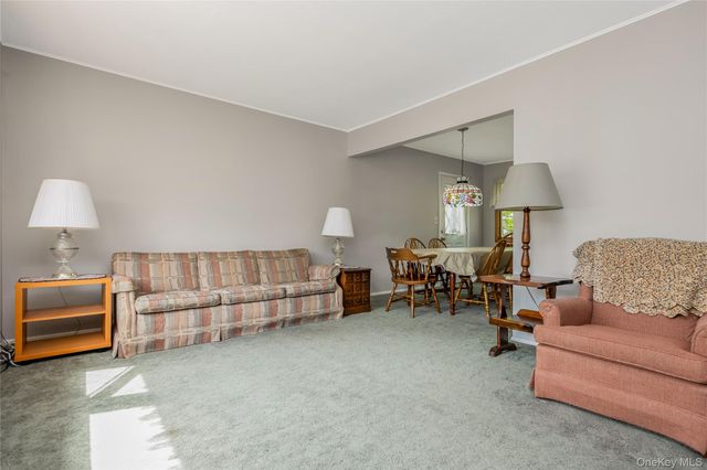 142 Elkton Lane, North Babylon, NY 11703