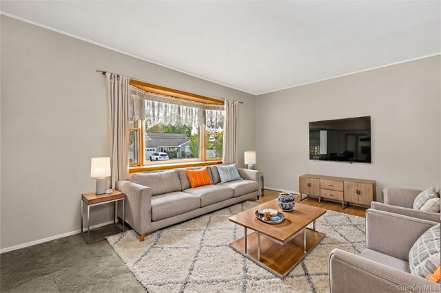 142 Elkton Lane, North Babylon, NY 11703